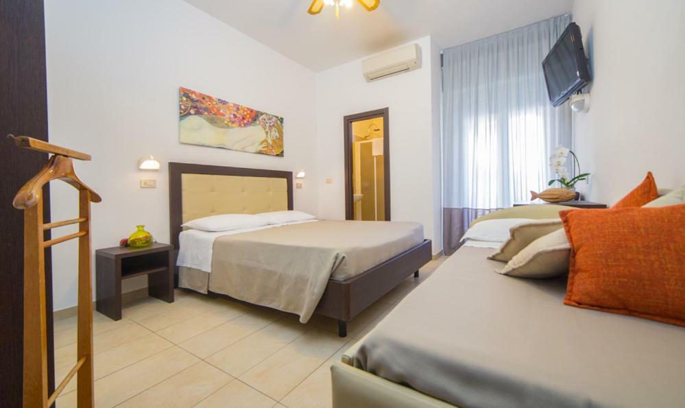 Mediterraneo Hotel & Suites Cattolica Exterior photo