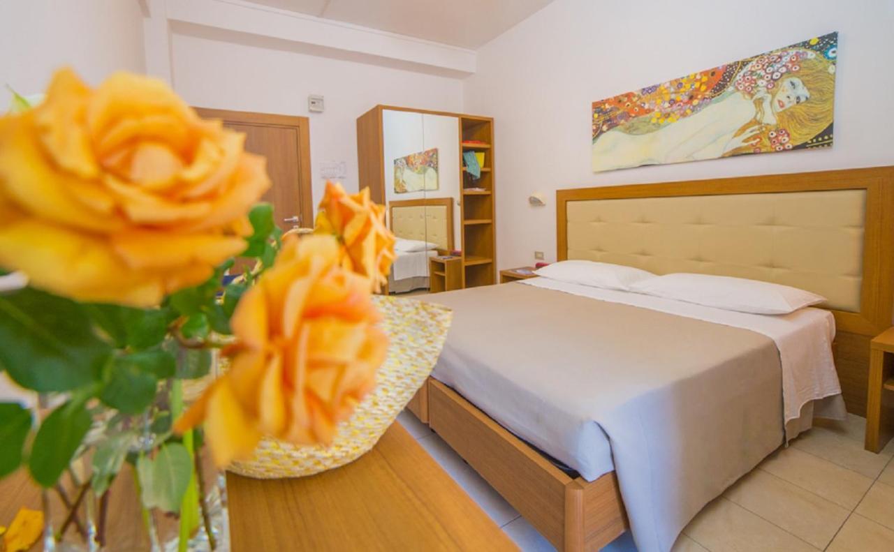 Mediterraneo Hotel & Suites Cattolica Exterior photo