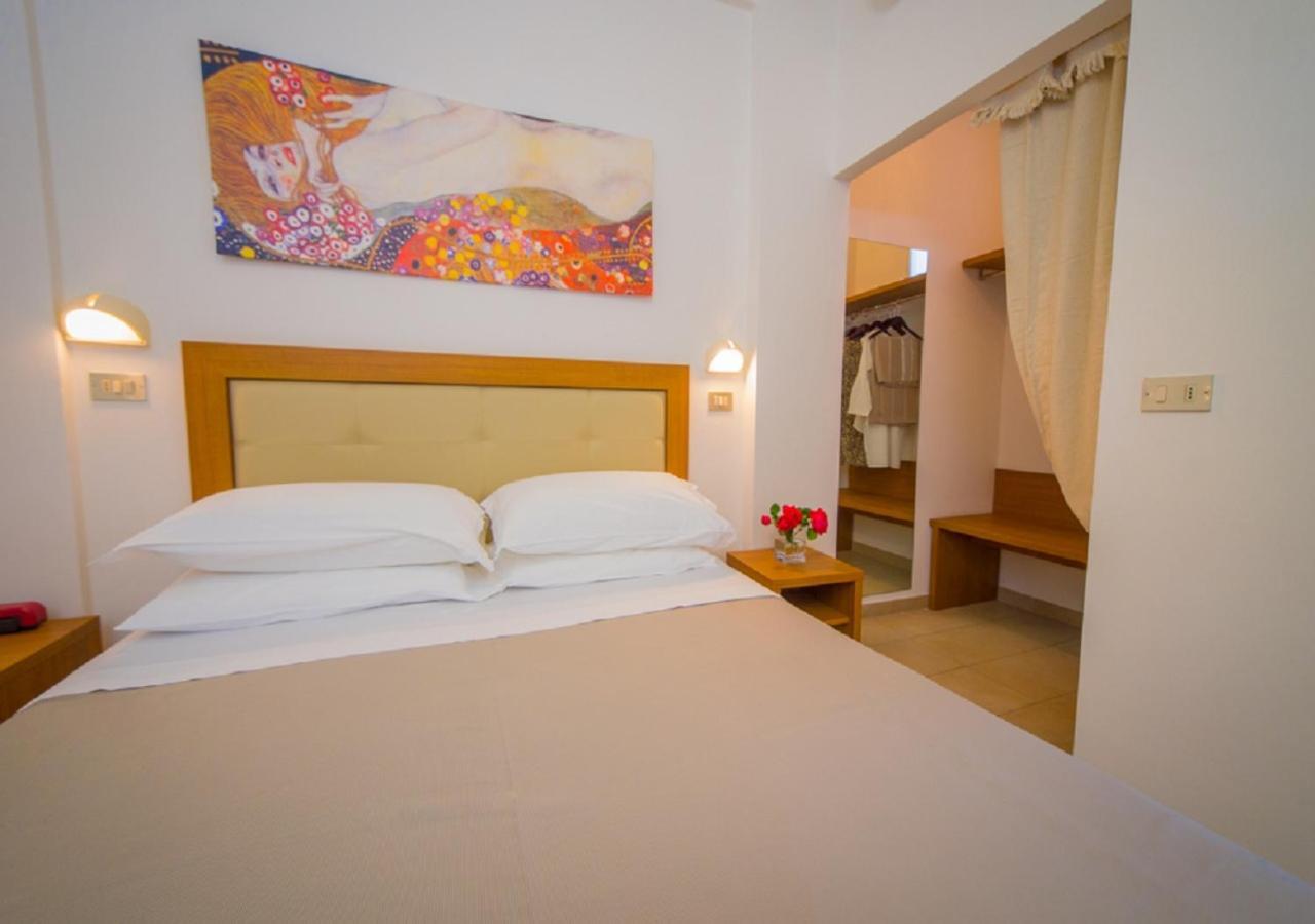 Mediterraneo Hotel & Suites Cattolica Exterior photo